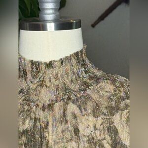 L’AGENCE Metallic Floral Micro-Pleat Mock Neck Blouse S